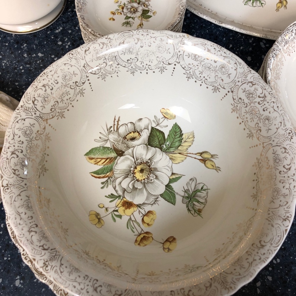 Royal Monarch Antique/Vintage Dinnerware